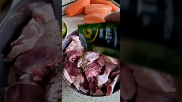Утка тушеная на фруктах #уткасяблоками  #рецептутки  #жаримутку #дичь #рецепт #бородинский #айва