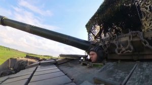 Танкисты группировки "Юг" уводят машину из-под огня дронов и уничтожают опорный пункт противника