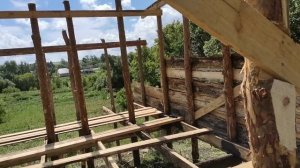 Начал обшивать стены сарая