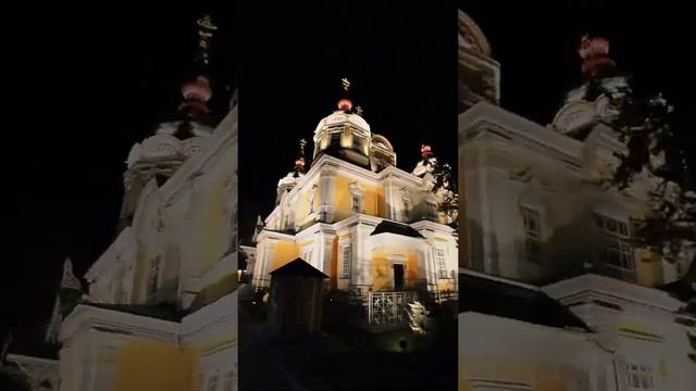 Вокруг Вознесенского собора в Алма-Ате (Insta360 ONE X2)