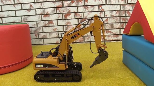 Распаковка - Машина с отбойным молотком на радиоуправлении. Детские игрушки. смотреть онлайн