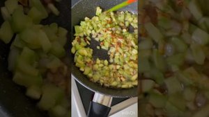 Яичница с кабачками и с салом