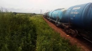 Электровоз 3ЭС5К-771 "Ермак" с наливным составом следует по Транссибу на жёлтый сигнал светофора.