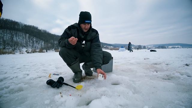 Такая РЫБА ловится когда ЭКОЛОГИЯ ни к черту! Ловля леща - зимняя рыбалка смотреть онлайн