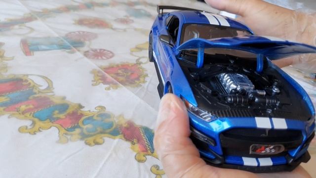 Unboxing da miniatura Ford mustang gt500 azul maisto 1/18 смотреть онлайн