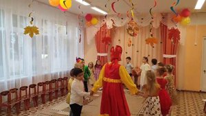 "Праздничный хоровод", сл. и муз. О. Григорьевой, подготовительная группа