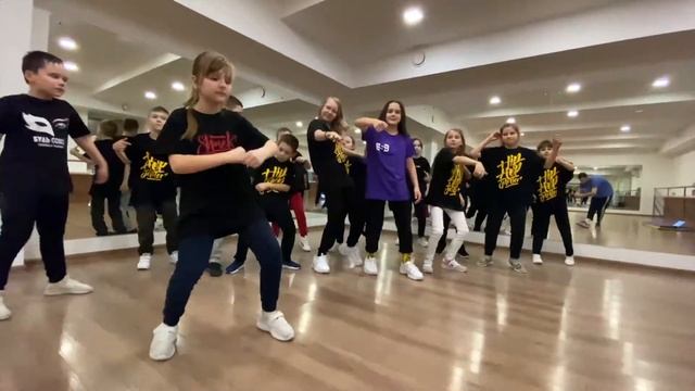HIP-HOP 8-12 | FREESTYLE | БУДЬ СОБОЙ , КАТЮШКИ смотреть онлайн
