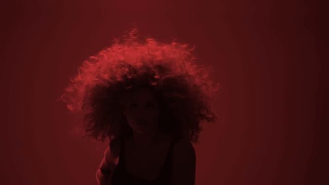 LION BABE - Treat Me Like Fire (visual #2) смотреть онлайн
