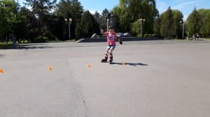 Как кататься на роликах. Для начинающих. Девочке 7 лет!