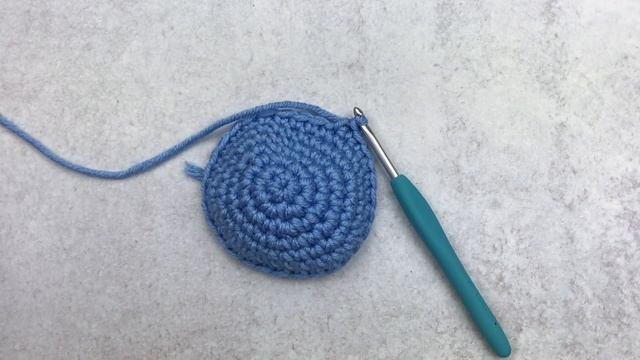 Amigurumi Crochet Basics | How To Fasten Off In The Round | Yarn Society