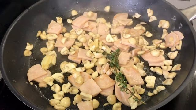 Фетучини с ветчиной и грибами в сливочном соусе. Паста обучающий курс Кухня Италии от Артамошкина И смотреть онлайн