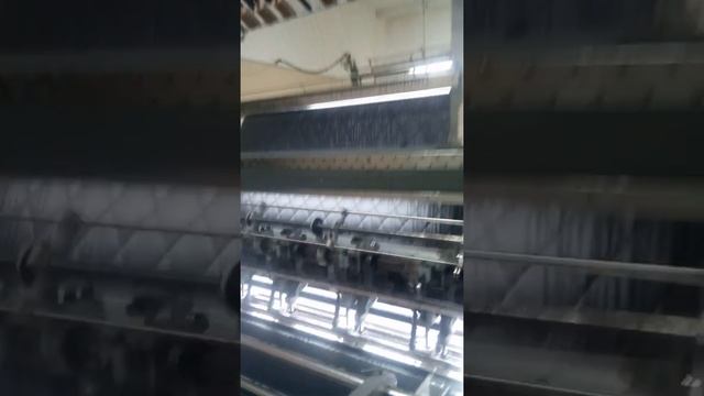 Как простегать ткань для курток и пальто. Многоигольная стегальная машина. Обзор стежки. смотреть онлайн