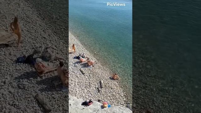 Геленджик. Пляж Сосновка. Обстановка на пляже море и погода сейчас 14 октября 2023