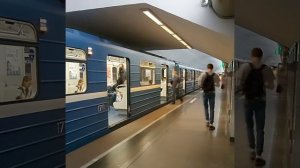 Прибытие метропоезда на станцию Волковская и последующее отправление, Санкт-Петербург