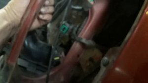 Порвался тросик капота?!