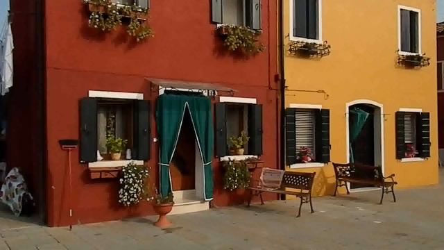 VENICE: Stunning island of BURANO, full of ?️ colourful houses
