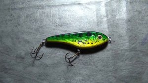 Видеообзор бюджетного джеркбейта Bomber Herky Jerky по заказу Fmagazin