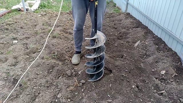 Бурим ямы под помидоры // Ямобур смотреть онлайн