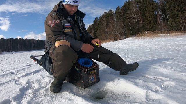 ИСТРИНСКОЕ вдхр и озеро СЕНЕЖ зимняя рыбалка по последнему льду много  плотвы