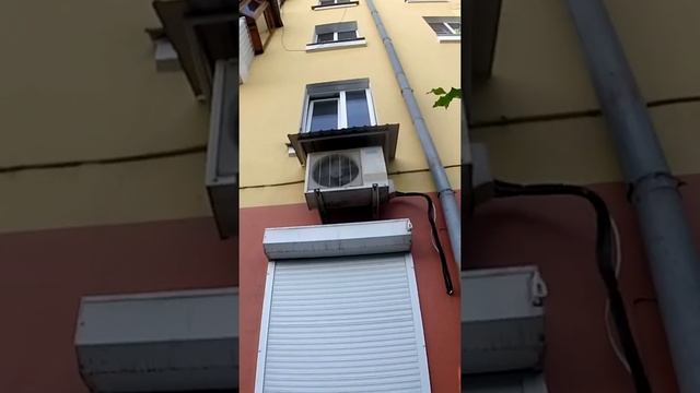 Кондиционер "немного" вибрирует.. и так сойдёт!