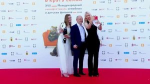 КРАСНАЯ ДОРОЖКА ? КИНОФЕСТИВАЛЬ ? ПОЛУЧИЛИ НАГРАДУ