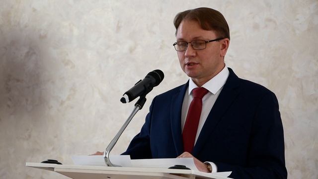 Олег Фролов поздравил работников энергетической отрасли