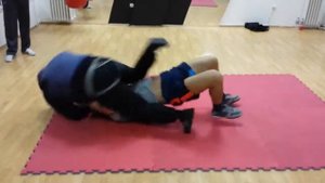 Тренировка Крав Мага. Сбросить противника