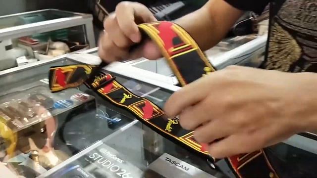 Strap Fender Monogrammed Black-Yellow-Red [] Review Indonesia смотреть онлайн