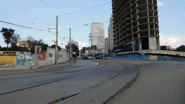 Ростовский трамвай Татра идёт к депо. Честно отработав на 6-м маршруте Сент 2023г смотреть онлайн