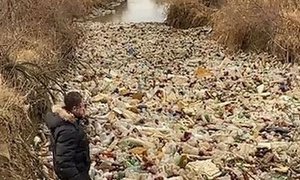 Шокирующие кадры. На реке Калаус на Ставрополье обнаружили плотину из мусора