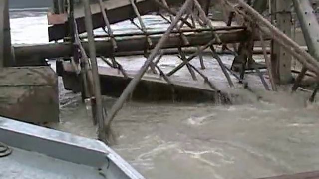 Alaska Yukon River Fishwheel Catching Salmon - Stan Zuray смотреть онлайн