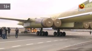 На казанском авиационном заводе показали новый стратегический бомбардировщик Ту-160