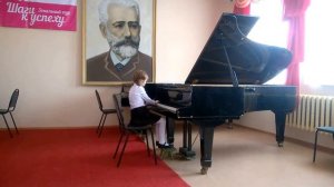 Г.Галынин "Медведь" исполняет Рочева Ирина 7 лет.1 класс.