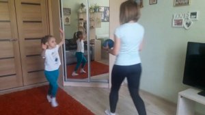 Детская зарядка вместе со взрослыми