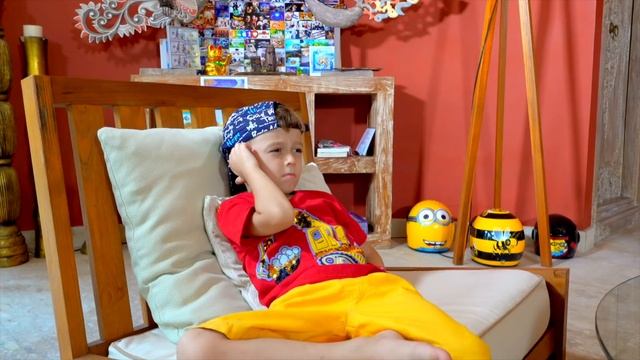 Марк учит детей и играет в яркие цвета смотреть онлайн