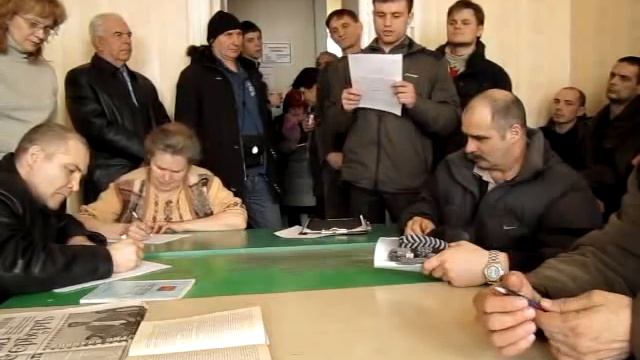 Суды откладывают дело "бегая" от народа смотреть онлайн