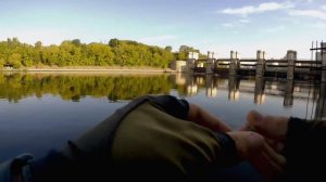 Река Москва, Россия. Стритфишинг в черте города. Берш и окунь на джиг и отводной поводок. 2017/08