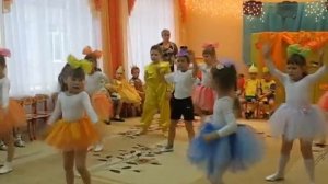 Бабочка летит