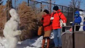 Шок!!!Йети и страшный снеговик пугают людей