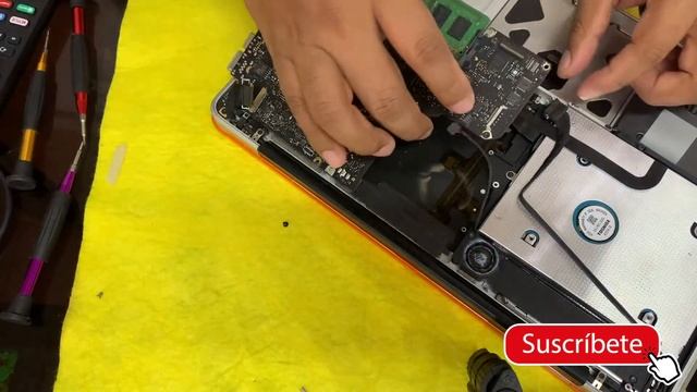 Como cambiar la pasta termica de MacBook ? pro | MID 2010 смотреть онлайн