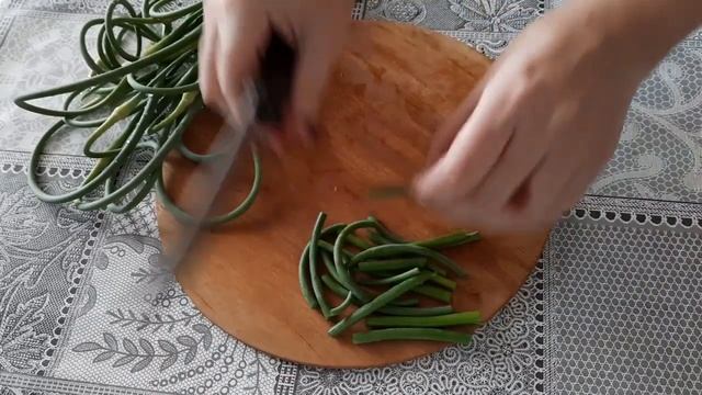 Жареные чесночные стрелки, со сметаной. Еда, food))