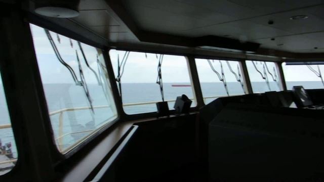 Обычный день в море на якоре. An ordinary day at sea at anchor.