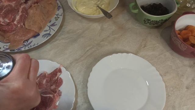 Мясные рулетики с курагой и черносливом, просто и вкусно!