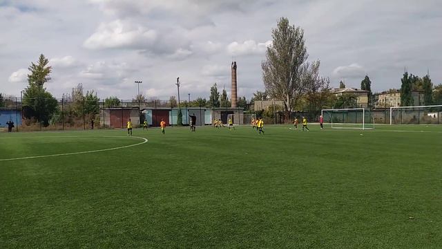 КДЮСШ (Макеевка) 2013 - ДЮСШ 2 (Горловка) 2011 Счёт 1:3 Часть 2 смотреть онлайн