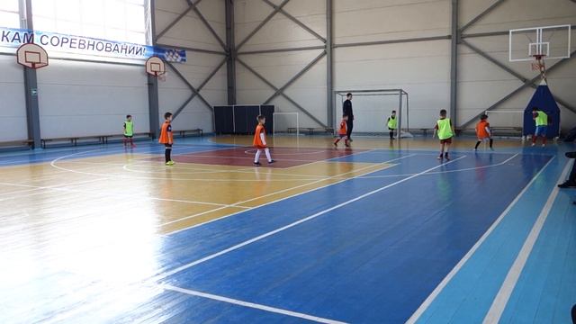 Дети 6-8 лет играют в футбол | 2019-02-23 смотреть онлайн