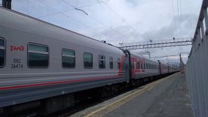 Электровоз ЭП1-379 С Пассажирским поездом №121Е Екатеринбург-Оренбург прибывает на ст.Оренбург