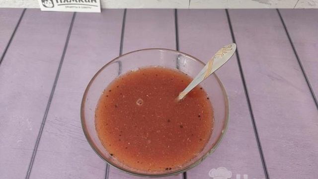 Тушеная сельдь в томатном соусе с морковкой и луком