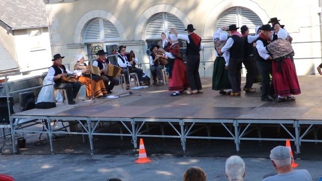 Fête de Château-Chinon: "La Sauteriotte danse la Mazurka du Broutchoux" le15 août 2018. смотреть онлайн