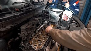 KIA CEED SW. Замена маслосъёмных колпачков (сальники клапанов)