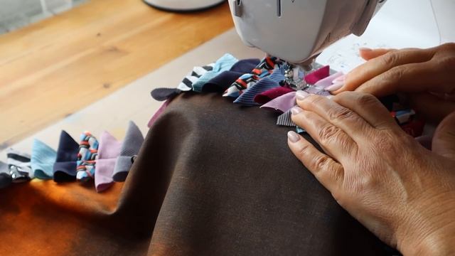 Перестаньте выкидывать старые футболки. Лучше порежьте их на квадраты и порадуйте свекровь подарком смотреть онлайн